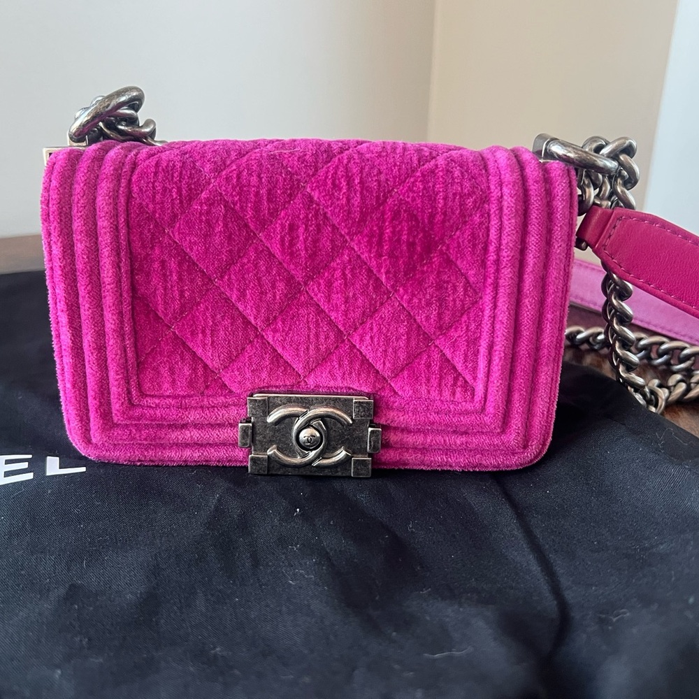 CHANEL Velvet Boy Bag - Picture 2 of 16